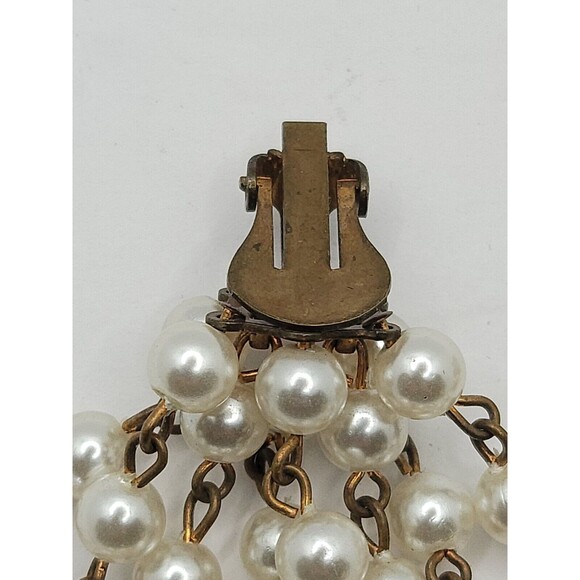 Vintage Lisner Look a Like Faux Pearl Grape Cluster Dangling Clip On Earrings - Picture 5 of 7